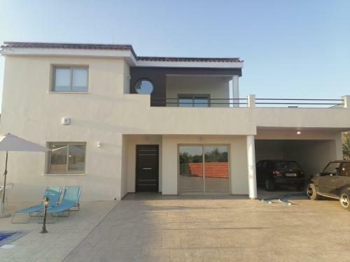 New Modern 4 Bed Villa Near Beach In Paphos