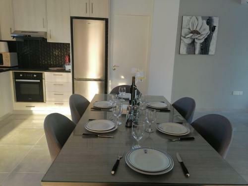 New Modern 4 Bed Villa Near Beach In Paphos