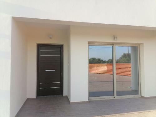 New Modern 4 Bed Villa Near Beach In Paphos