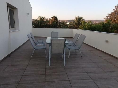 New Modern 4 Bed Villa Near Beach In Paphos