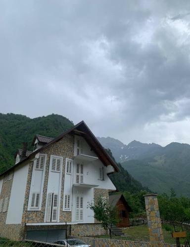 Bed & Breakfast Bujtina Tinari Theth