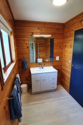 Pohutukawa Lodge By Orewa Beach