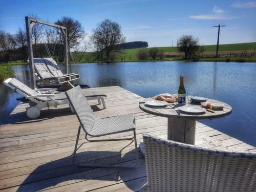 La Cabane Au Bord De L'eau - Logement Insolite