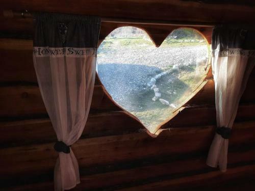 La Cabane Au Bord De L'eau - Logement Insolite