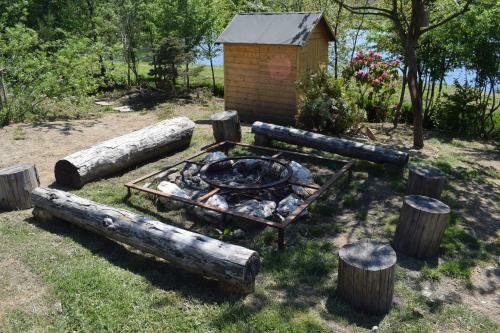 La Cabane Au Bord De L'eau - Logement Insolite