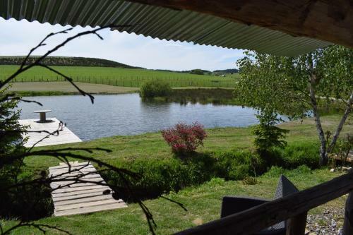La Cabane Au Bord De L'eau - Logement Insolite