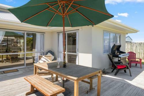 Hunia Haven - Himatangi Beach Holiday Home
