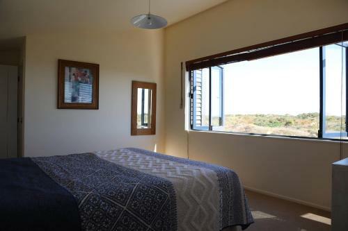 Idyllic Ocean Front Beach House - Waikawa Beach