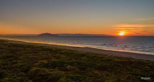 Idyllic Ocean Front Beach House - Waikawa Beach