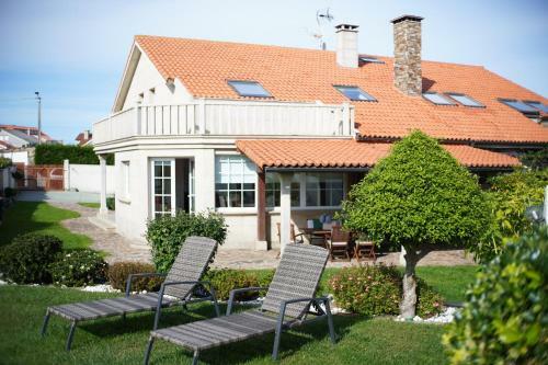 Casa Con Piscina En Razo