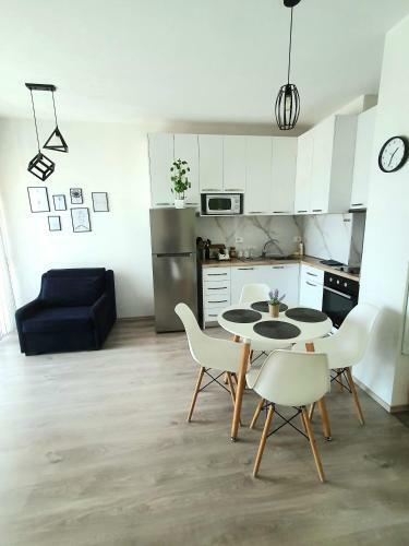 Rovena's Apartment - Free Parking