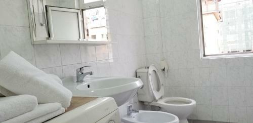 Spacious And Cozy Apartment - Ajia Apartment