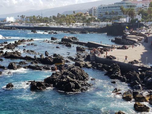 Apartamento C�ntrico, Amplio Y Con Balc�n Cerca Del Mar