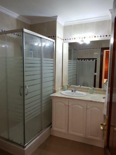 Apartamento C�ntrico, Amplio Y Con Balc�n Cerca Del Mar