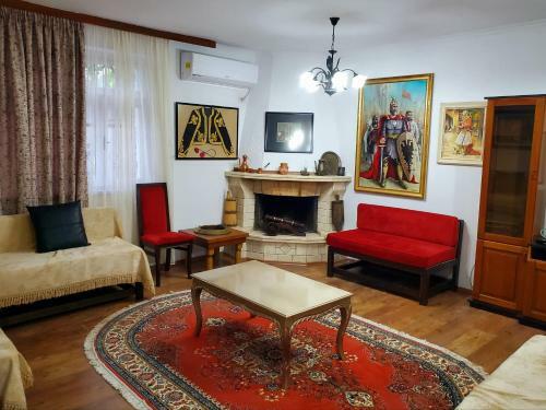 Villa Unique Traditional House, Hosted By J&g