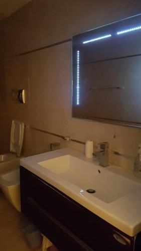 2 Bd Apartment, 2 Min From Skanderbeg Square.!!!.