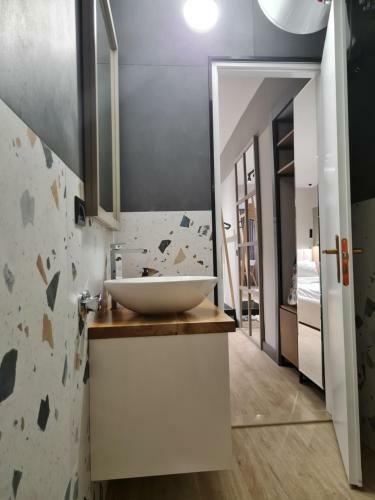 Tam Myslym Shyri Lux Studio Apartment No.1