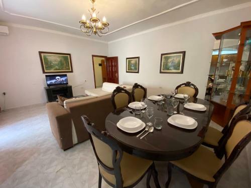 Apartamento Modern And Classic 2-bedroom Unit Apt. In Tirana