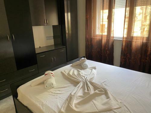 Apartamento Modern And Classic 2-bedroom Unit Apt. In Tirana