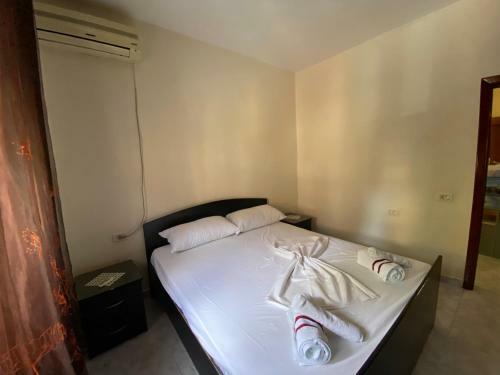 Apartamento Modern And Classic 2-bedroom Unit Apt. In Tirana