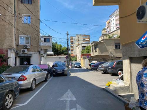 Apartamento Modern And Classic 2-bedroom Unit Apt. In Tirana