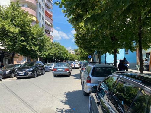 Apartamento Modern And Classic 2-bedroom Unit Apt. In Tirana