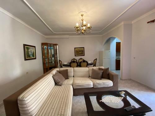 Apartamento Modern And Classic 2-bedroom Unit Apt. In Tirana
