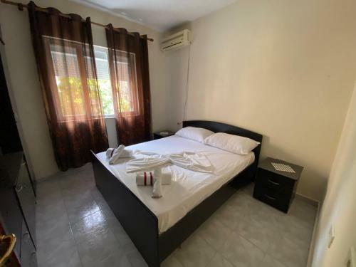Apartamento Modern And Classic 2-bedroom Unit Apt. In Tirana