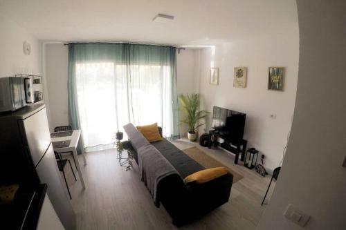 Relajante Apartamento Con Terraza Y Piscina