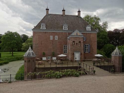 Bed & Breakfast Kasteel Ophemert