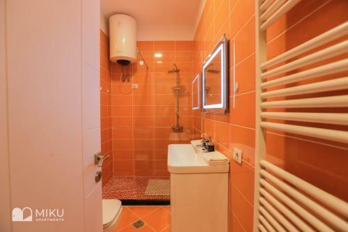 Miku Apartment-perfect 1bd At Komuna E Parisit