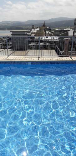 Apartamento Atico C�ntrico Con Piscina Comunitaria