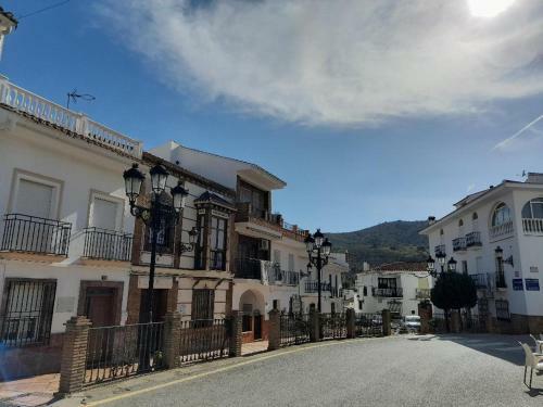 Beautiful 4-bed Townhouse With Splash Pool