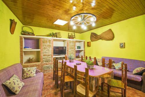 Don Mauricio Y Periquines