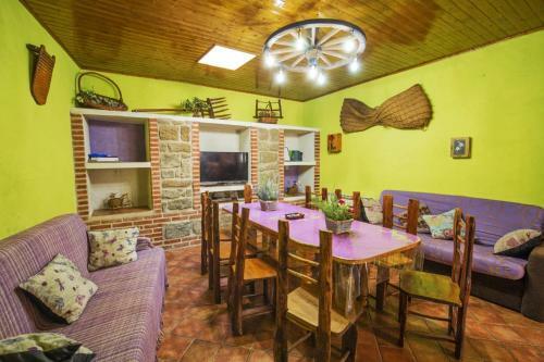 Don Mauricio Y Periquines