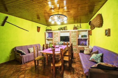 Don Mauricio Y Periquines