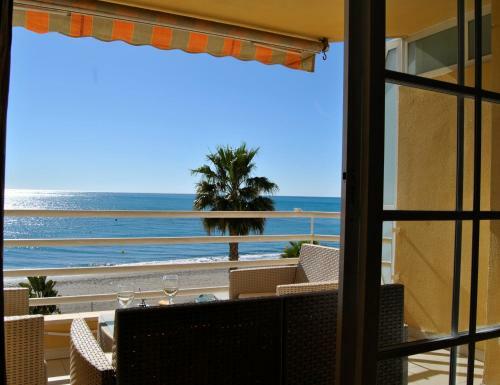 Apartamento Frente Al Mar,primera Linea De Playa