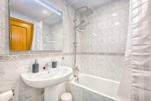 Modern Apart Terrace Sorolla 36