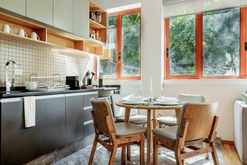 Chic Modern La Condesa Apt In Art Deco Building