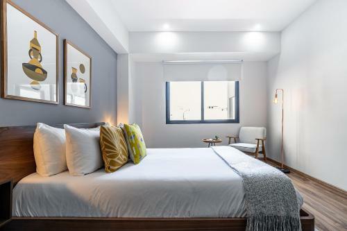La Roma Modern & Tech Apt, Private Terrace W View!