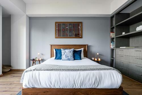 La Roma Modern & Tech Apt, Private Terrace W View!