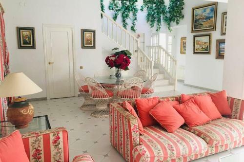 Villa Estilo Californiano Con Piscina