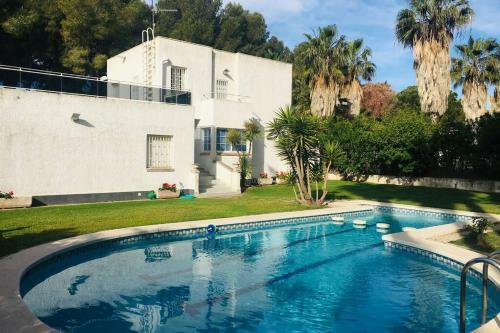 Villa Estilo Californiano Con Piscina