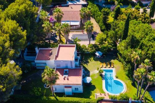 Villa Estilo Californiano Con Piscina