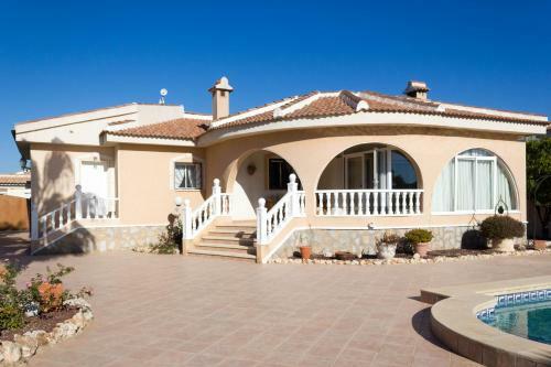 Villa House In Quesada With Swiming Pool