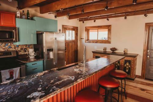 The Rustic Hideaway Cabin River View And Fire Pit