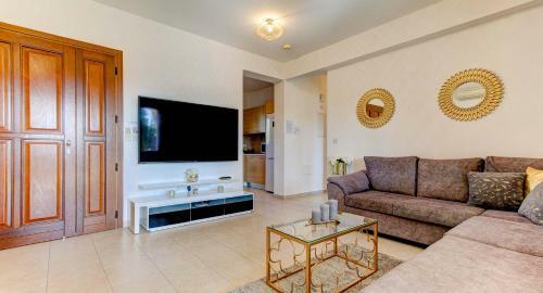 Apartment Paradisos, Ground Floor Overlooking Communal Pools, Aphrodite Hills