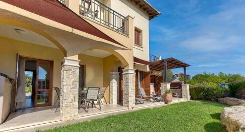 Apartment Paradisos, Ground Floor Overlooking Communal Pools, Aphrodite Hills
