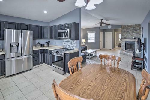 Sleek Az Retreat, 10 Mi To Colorado River!