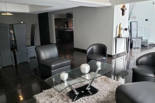 Casa Con Alberca! Para 12-14 Personas!!!